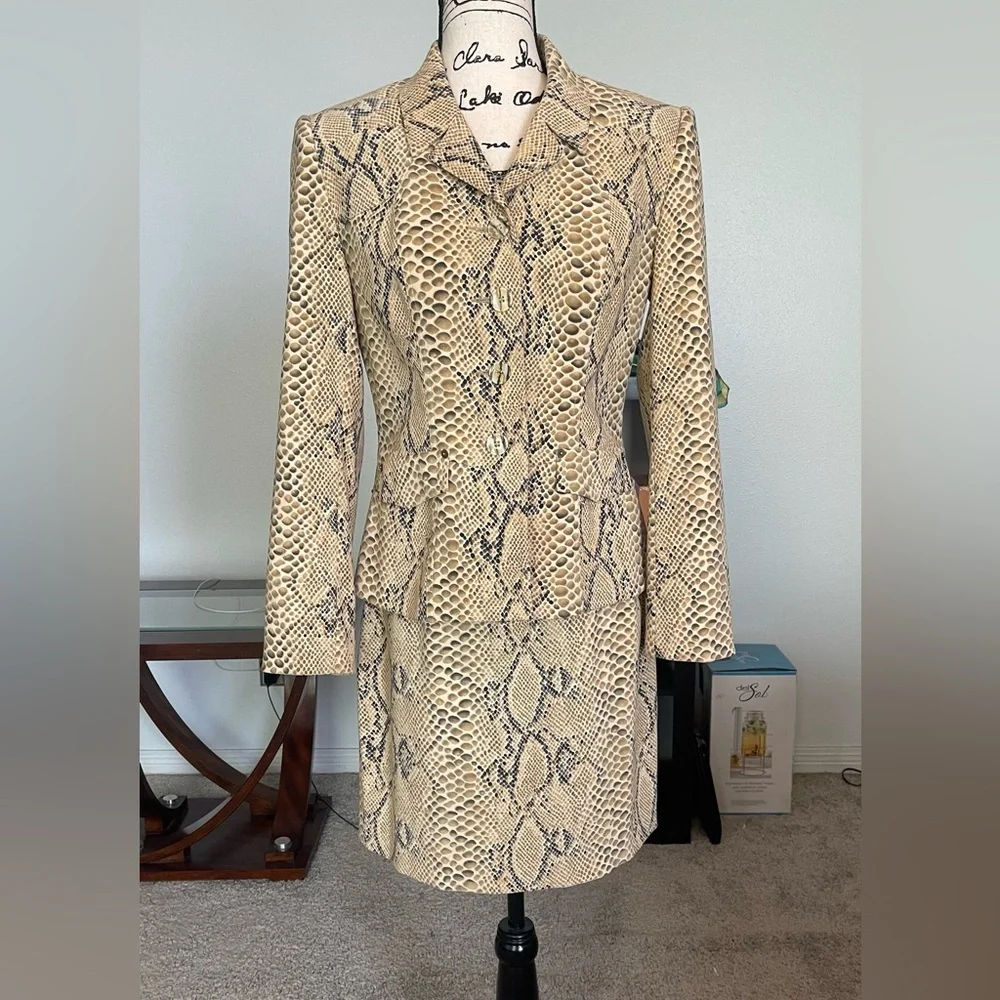 Alberto Makali - Snake-Print Tailored Blazer and Skirt Set in Size 8 - Picture 1 of 16
